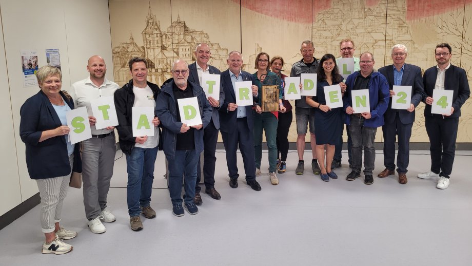Die Stadtradeln-Stars sowie kommunalpolitische Vertreter der Städte, Verbandsgemeinden und des Landkreises.