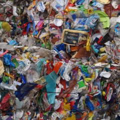 Plastikmüll vor der Wiederverwertung