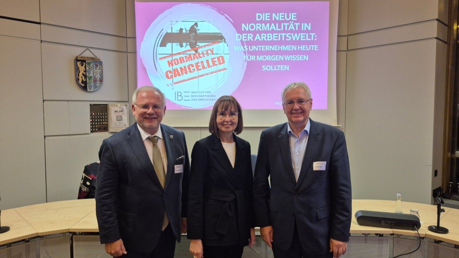 Zwei Männer und eine Frau