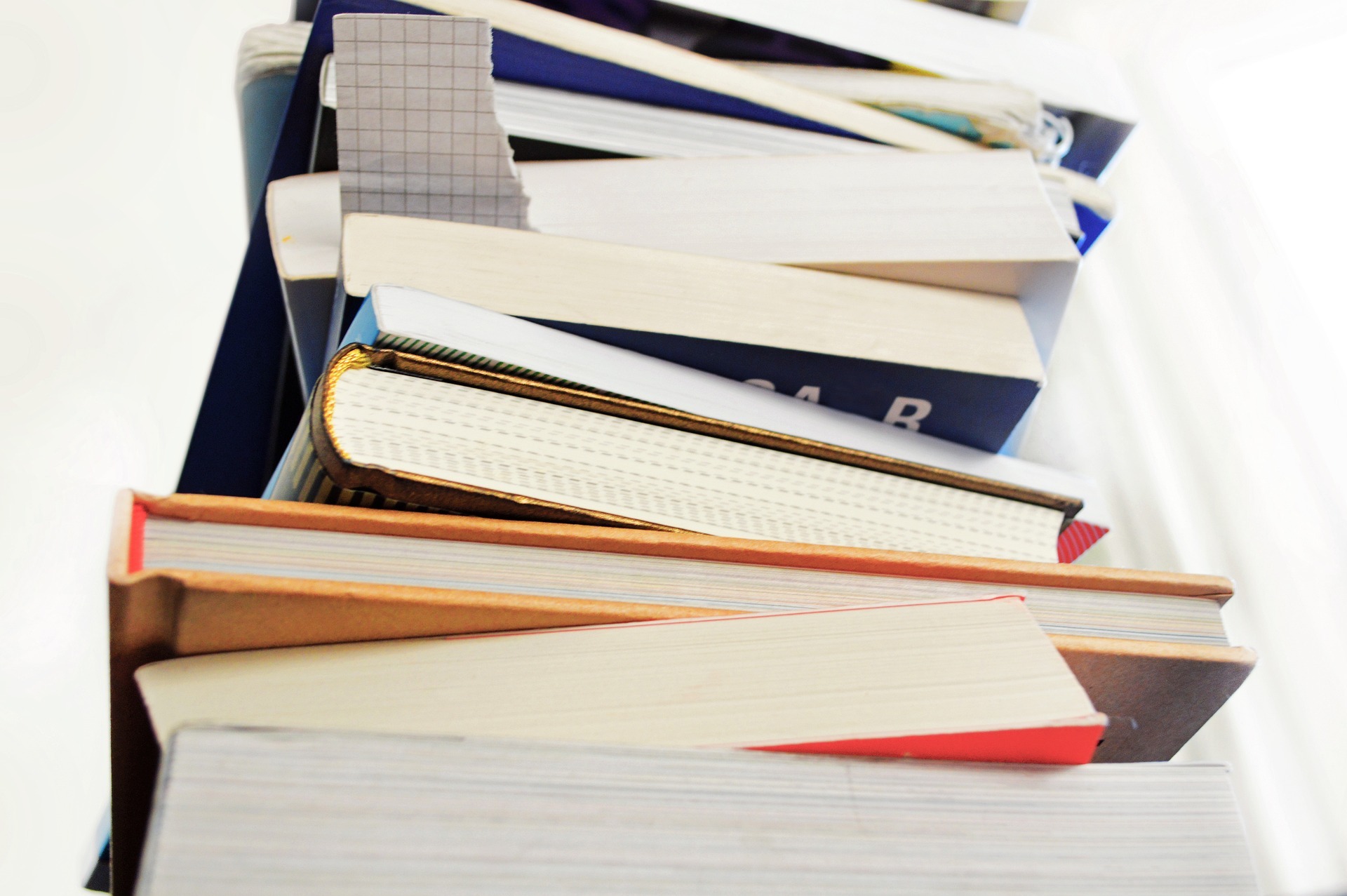 Ein Stapel Bücher.