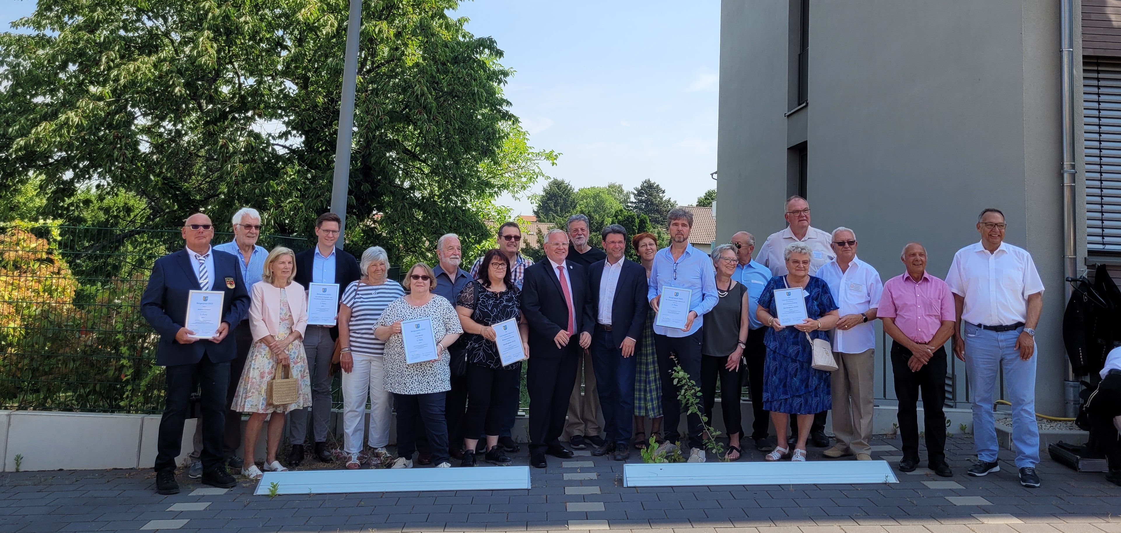 Die Preisträger des Bürgerpreises 2022 im Juni 2023.