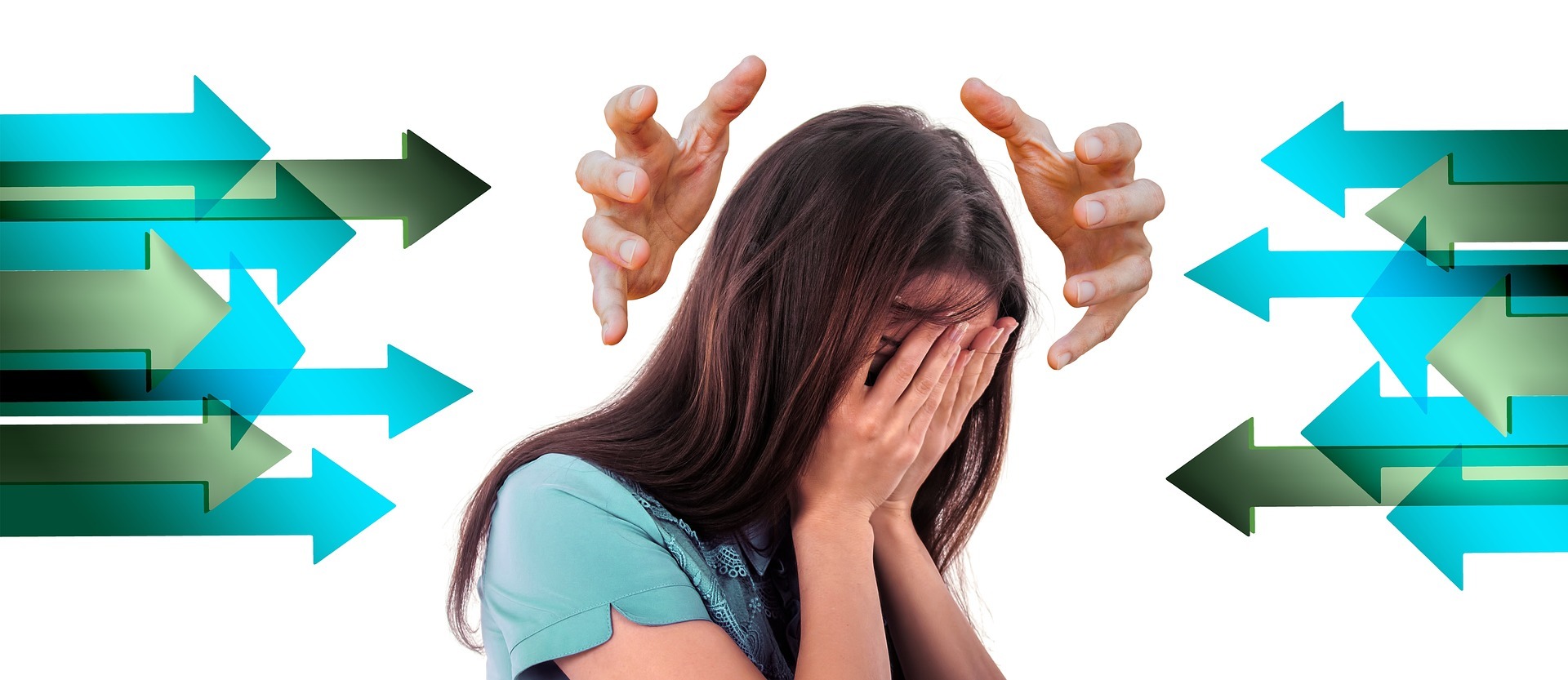 Eine Frau hält sich das die Hände vors Gesicht. Aus dem Hintergrund kommen zwei Hände, die bedrohlich um ihren Kopf gehoben sind.