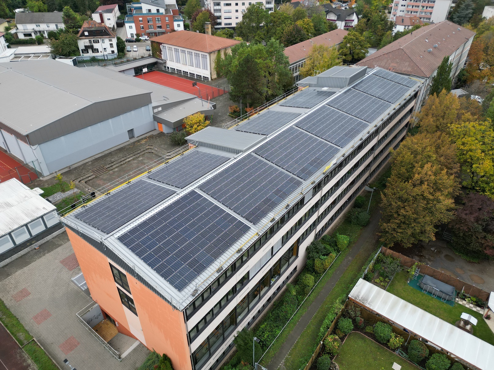 PV-Anlage auf dem Dach des Leininger Gymnasiums in Grünstadt