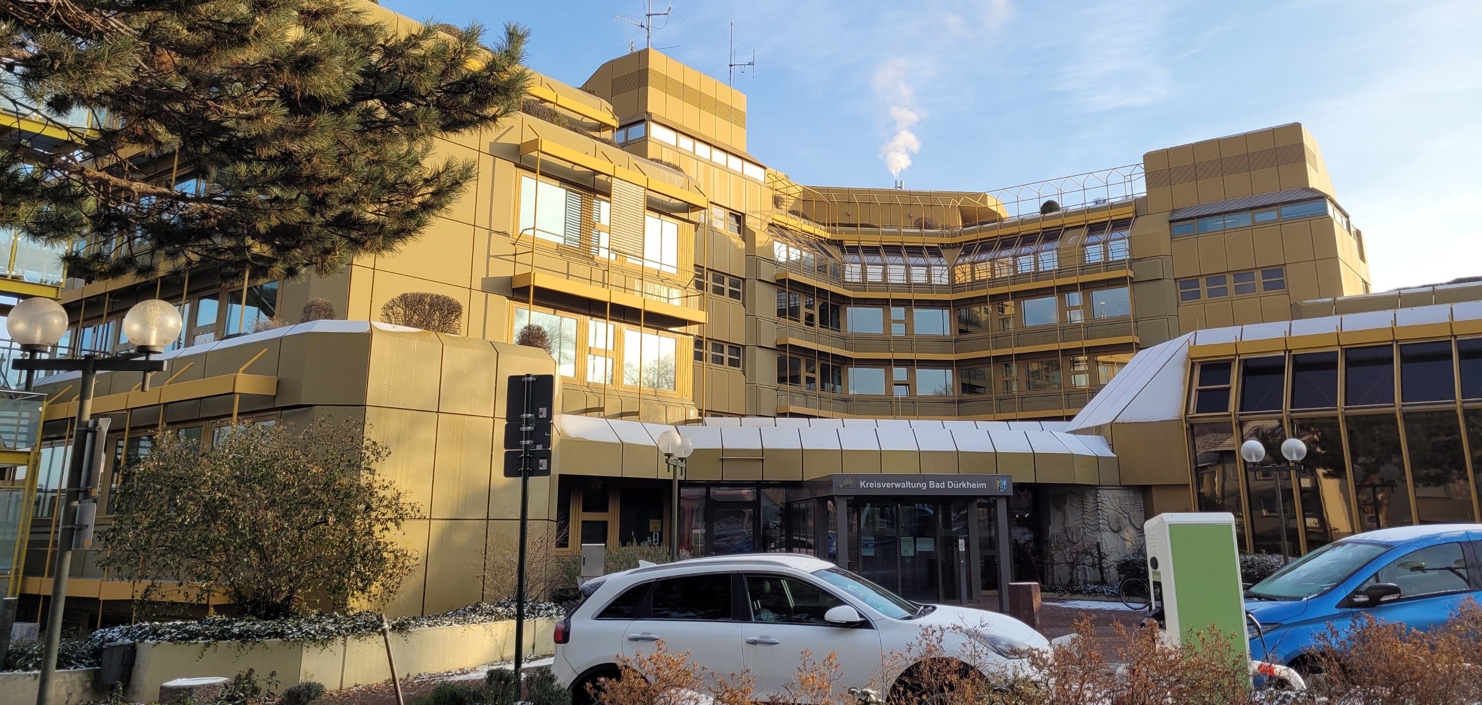 Eingangsbereich der Kreisverwaltung Bad Dürkheim. 