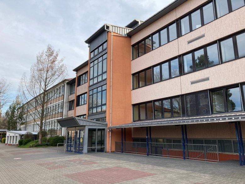 Ein Schulgebäude.