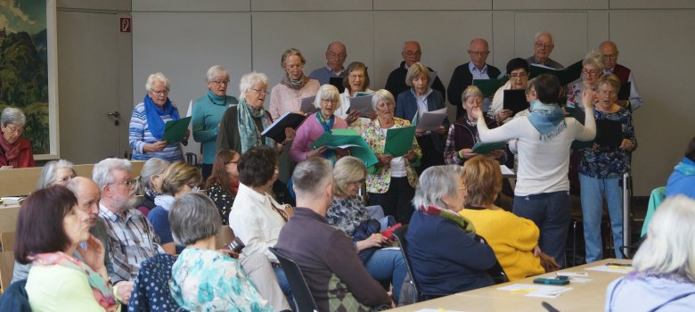 Ein Chor singt.
