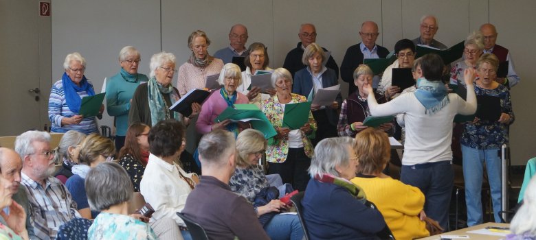 Ein Chor singt.