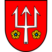 Wappen von Gerolsheim. Rot, darauf mittig ein weißer Dreizack, links und rechts davon je eine gelbe Blume. 